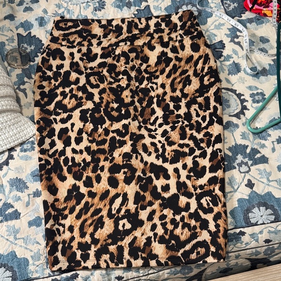 Thalia Sodi Dresses & Skirts - Thalia Sodi Animal Print Pencil Skirt